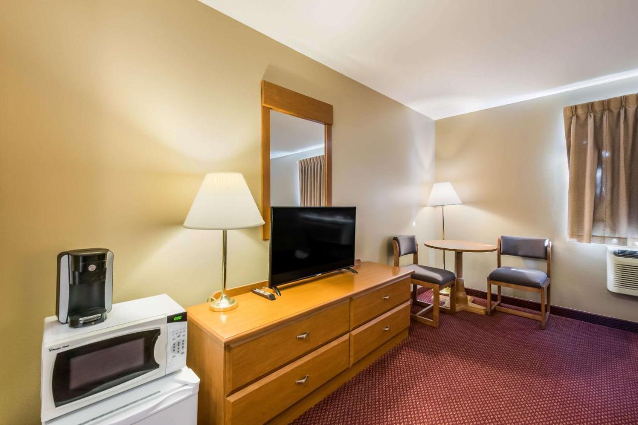 Rice Lake Econo Lodge מראה חיצוני תמונה