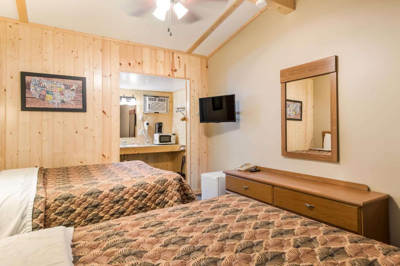 Rice Lake Econo Lodge מראה חיצוני תמונה
